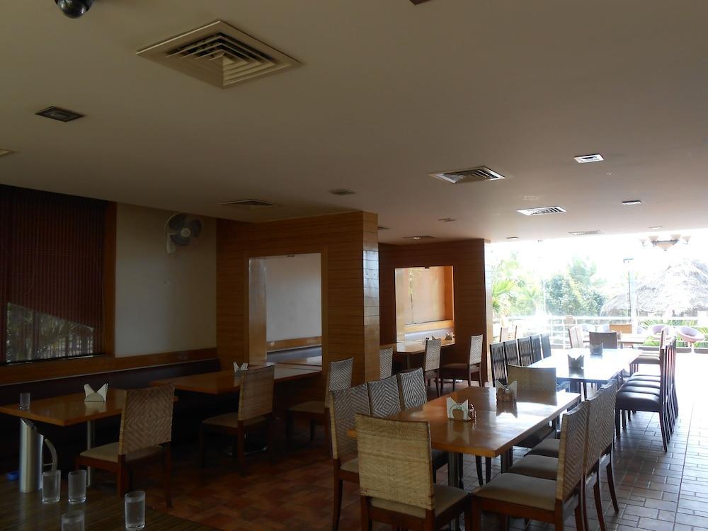 Jade Beach Resort Tirupporur Exterior photo