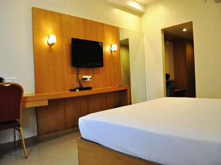 Jade Beach Resort Tirupporur Exterior photo
